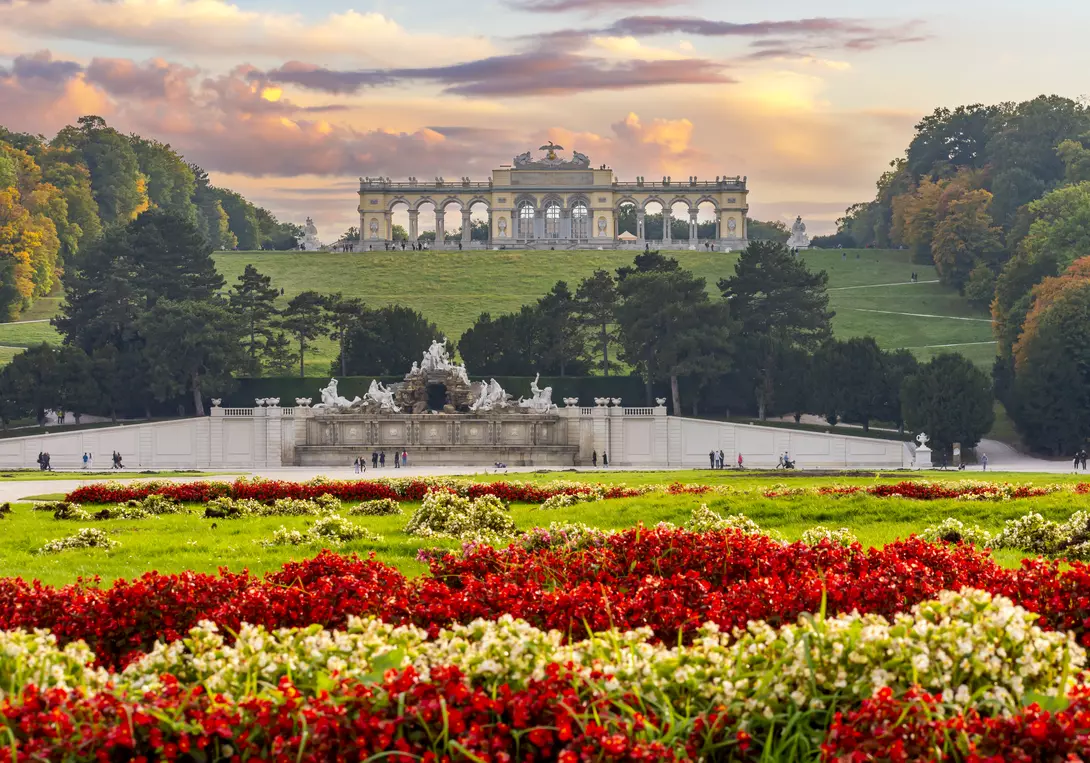 Gloriette pavilion and Neptune fountain in Schonbrunn park.