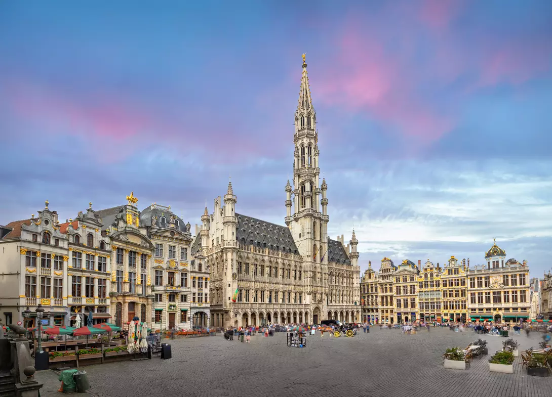 Panoramic view of Grand Place (Grote Markt) square with gothic City Hall.
