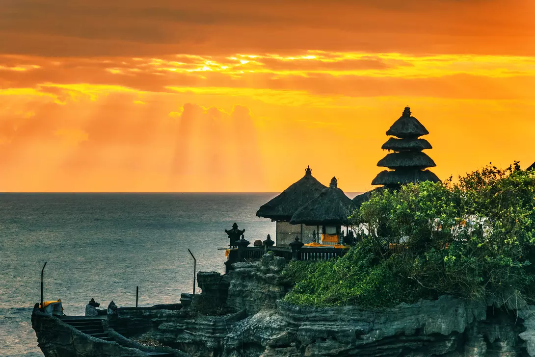 Pura tanah lot beautiful and famous travel.