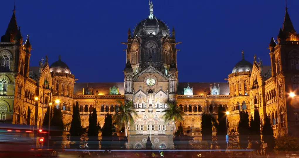 Victoria terminal in the heart of Mumbai is an favourite photo op on India tours. Victoria terminal in the heart of Mumbai is an favourite photo op on India tours.