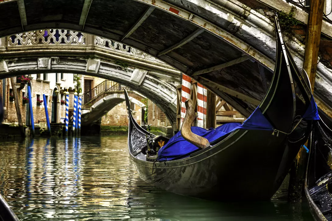 Gondola under rialto bridge